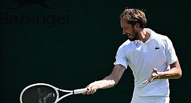 Wimbledon’da Büyük Sürpriz! Medvedev İlk Turda Elendi