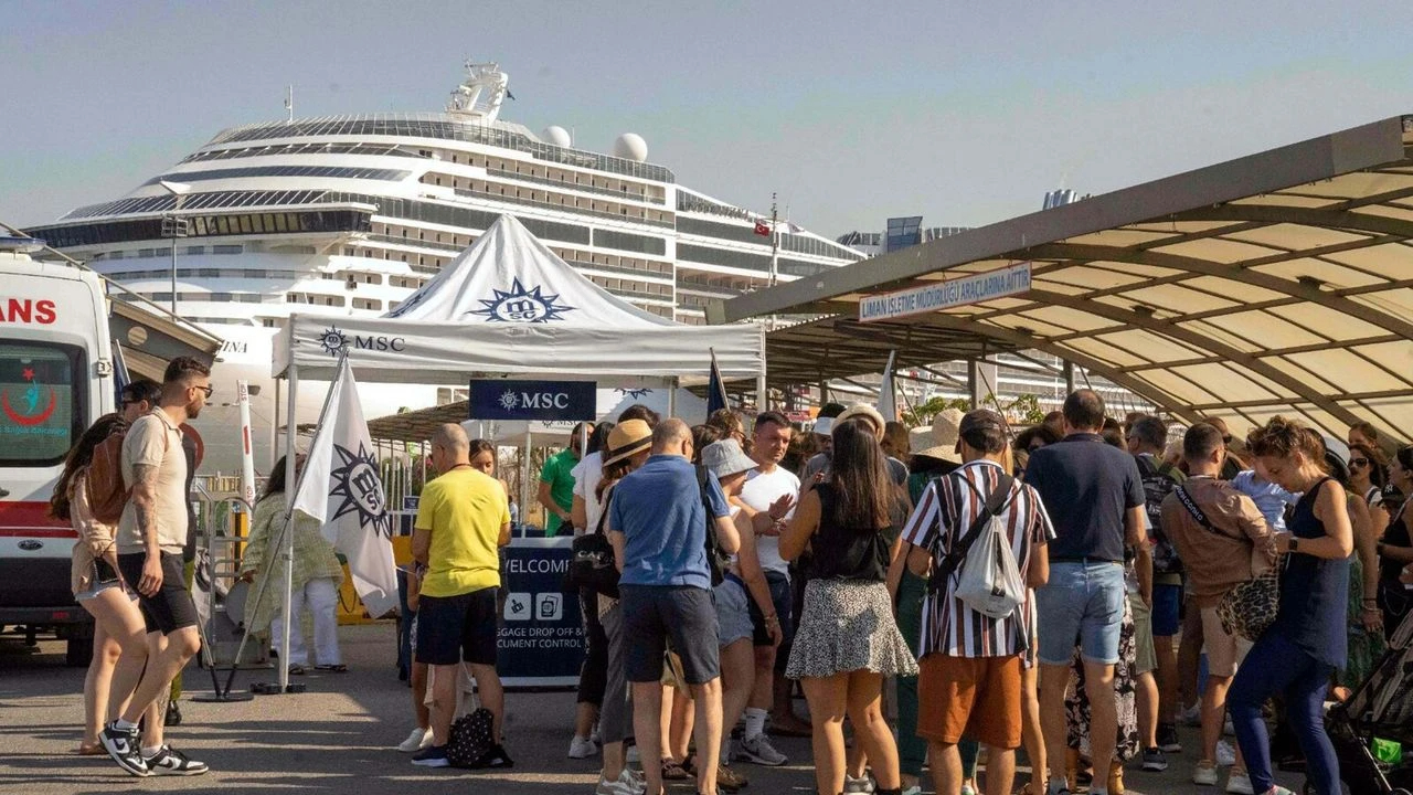 Yabancı turistler İzmir’e akın ediyor