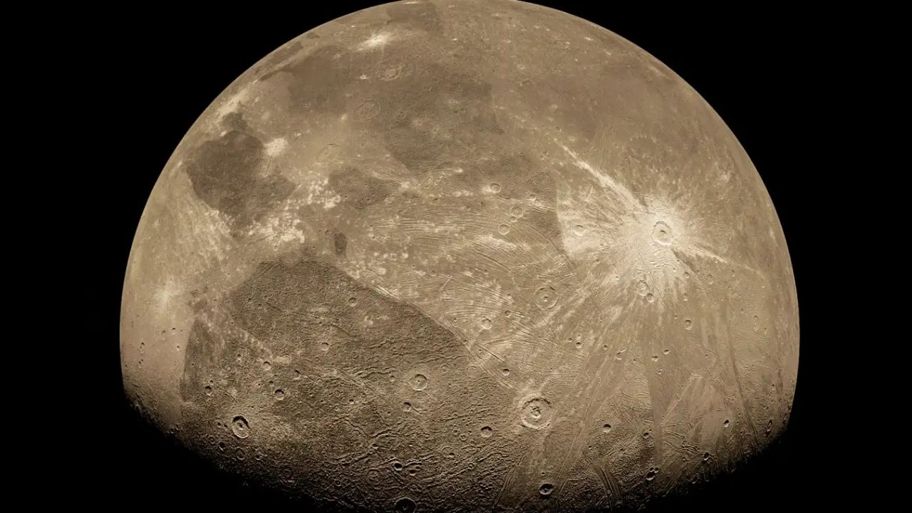 Bilim insanları Ganymede’de gizemli kraterleri inceledi