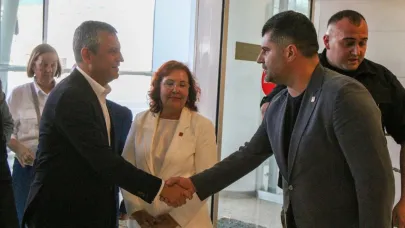 CHP Genel Başkanı Özgür Özel İzmir’den Aydın’a hareket etti