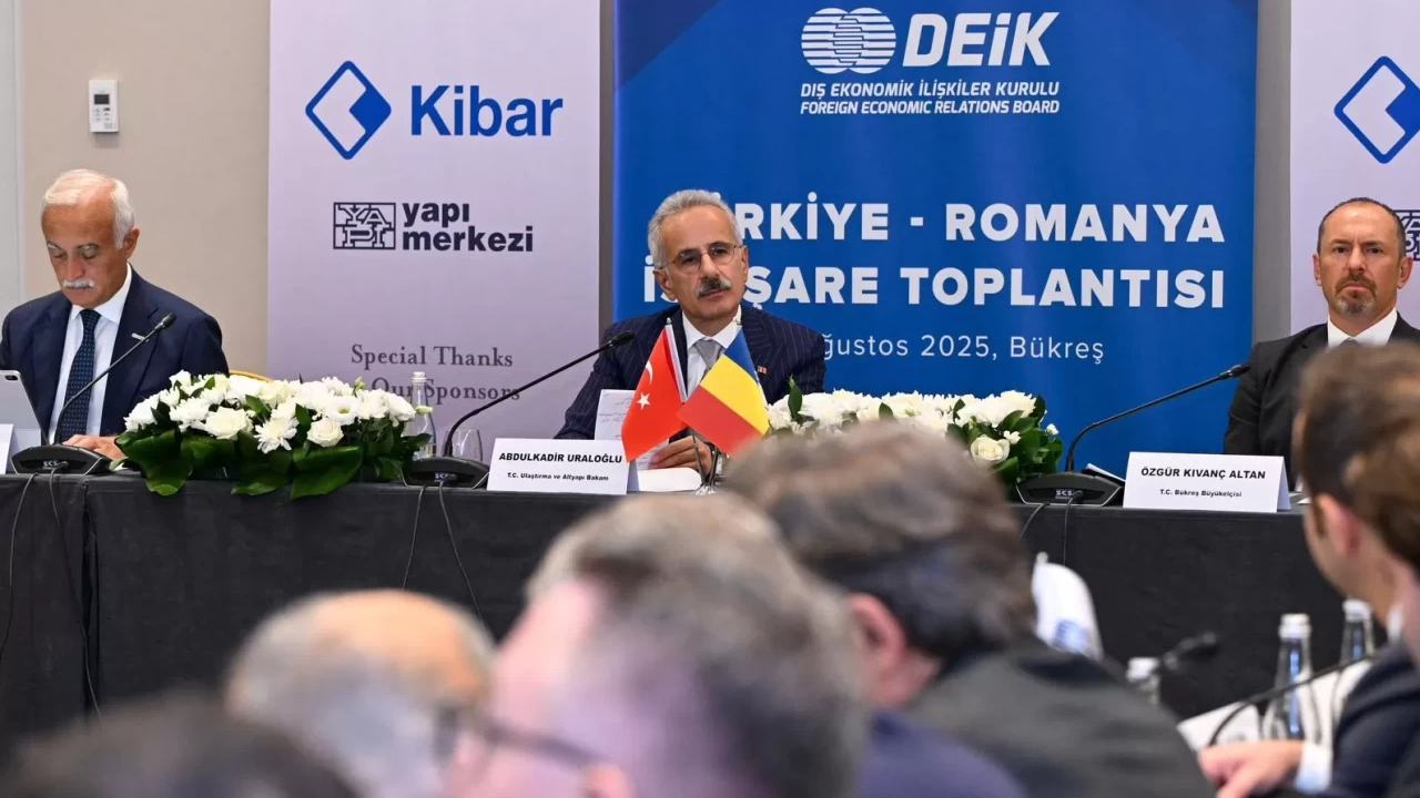 Bakan Uraloğlu, Romanya’da DEİK Yuvarlak Masa’da
