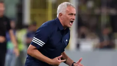 Sinan Kaloğlu’ndan Mourinho’ya eleştiri: “Hepsinden uzak bir Fenerbahçe izliyoruz”