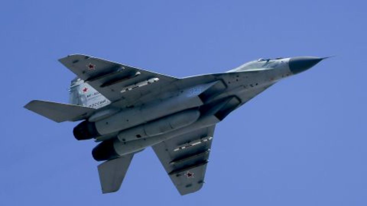 Rus uçağı Ermenistan bulvarında kaza yaptı