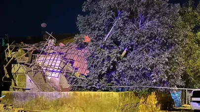 Malatya’da evin çatısı çöktü: Anne ve kızı son anda kurtuldu