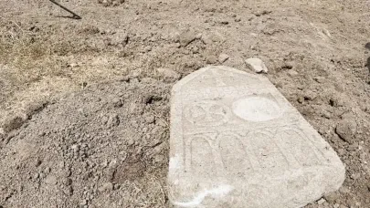 Çorum’da Kanal Çalışmasında Tarihi Mezar Taşı Bulundu