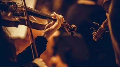 İş Sanat “Parlayan Yıldızlar” için genç yetenek arıyor