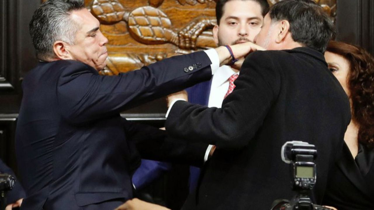 Senato oturumu yumruklu kavgaya dönüştü