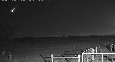 Avustralya’da gökyüzünde dev meteor: Deprem sanıldı!