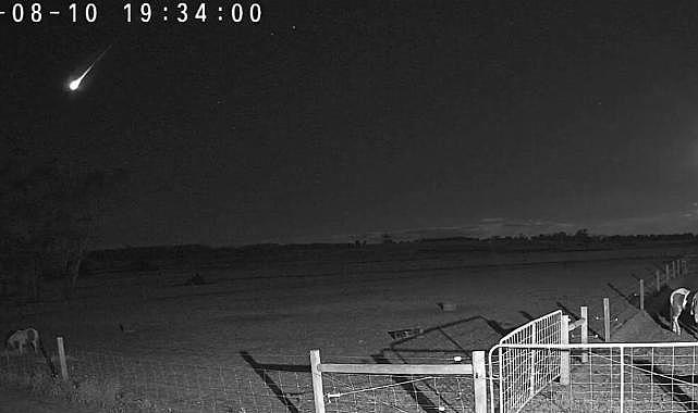 Avustralya’da gökyüzünde dev meteor: Deprem sanıldı!