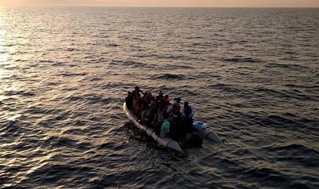 İzmir açıklarında 13 düzensiz göçmen kurtarıldı