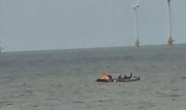 Kürekçilere "göçmen" dedi, sosyal medyada alay konusu oldu