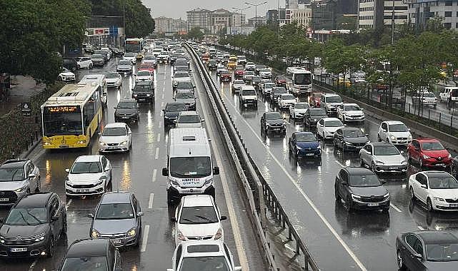 Manavgat’ta kaza: Takla atan otomobil hurdaya döndü