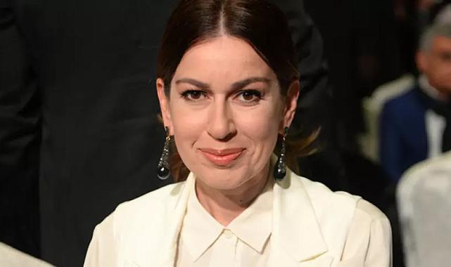 Yeni proje, yeni tarz: İpek Tuzcuoğlu sarıya döndü