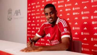 Liverpool'dan rekor transfer: Isak resmen açıklandı