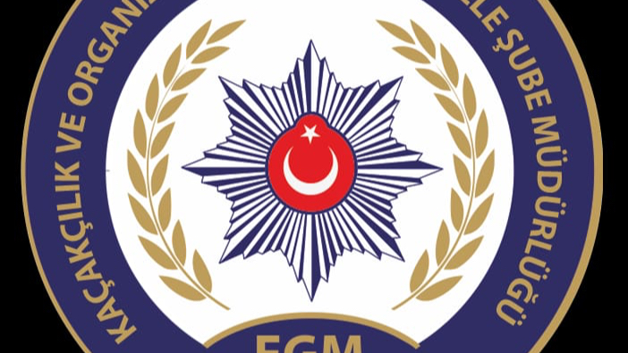 İzmir'de kaçak sigara operasyonu: 70 bin puro!