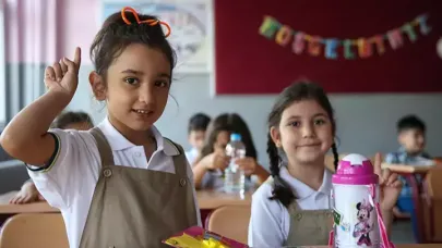 Okullar İstanbul’da ilk gün 10.00’da açılacak