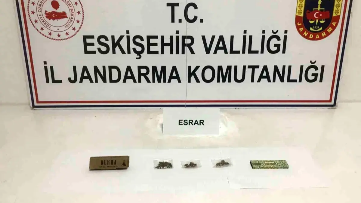Jandarmadan uyuşturucu baskını: 12 gram esrar ele geçirildi