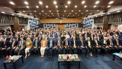 İzmir’de iş dünyası toplantısına bakan katıldı