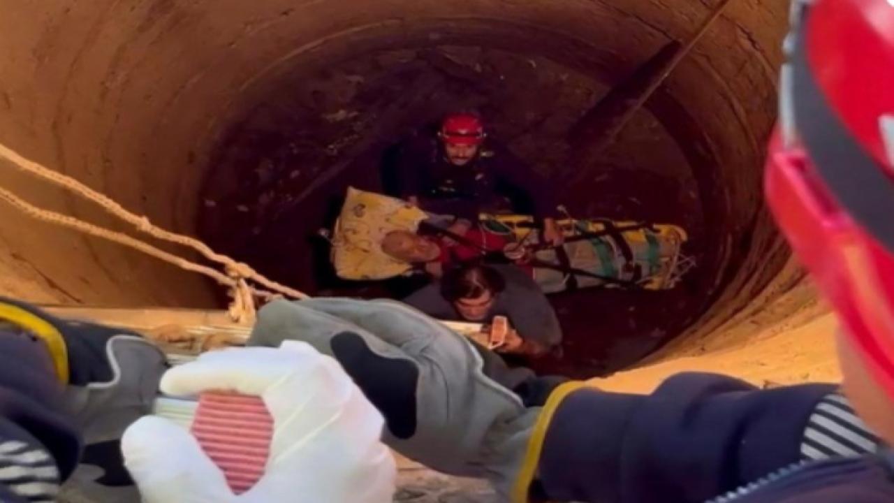 İzmir'de 80 yaşındaki adam 12 metrelik kuyuya düştü: İtfaiyeden mucize kurtarış