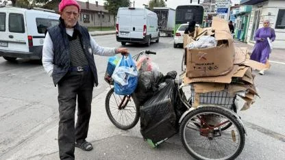 Sakarya’da çöpten karton toplayan yaşlı adamın durumu şaşırttı
