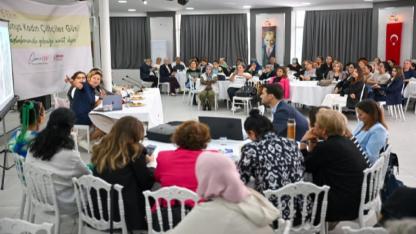 Bornovalı kadınlar Kent Bostanları ile geleceğe umut ekiyor