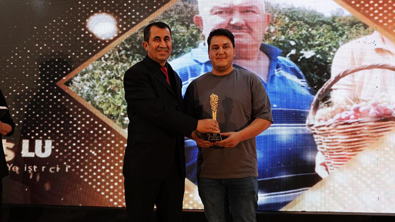 Altın Üzüm Ödül Töreni İzmirli çiftçiler arasında büyük ilgi topladı!