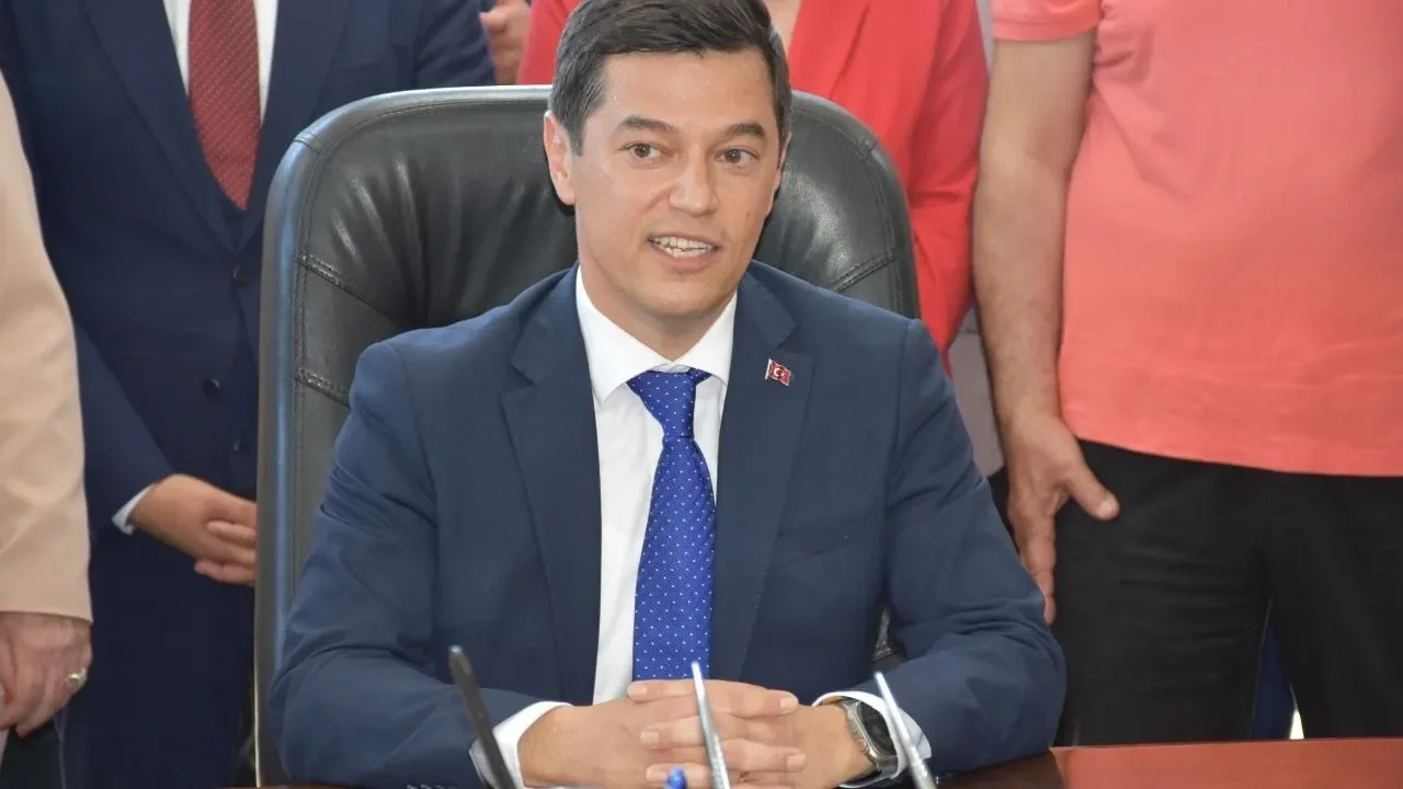 BAŞKAN ÜNLÜ’DEN 24 KASIM ÖĞRETMENLER GÜNÜ MESAJI