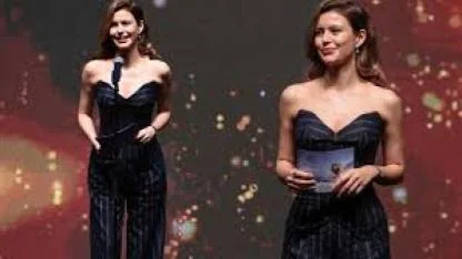 Beren Saat, Altın Portakal Film Festivali'ne damga vurdu! "Yaşlanmıyor"