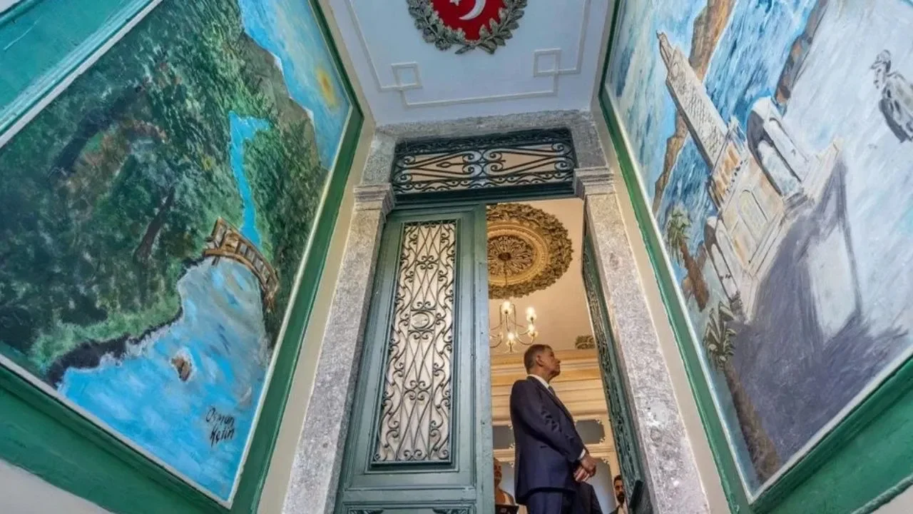 Cemil Tugay makam odalarını kaldırıyoruz dedi: Tarihi konağı makam yaptı!