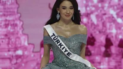 Ceren  Aslan  podyumda Türkiye'yi  en güzel şekilde taşıyor!