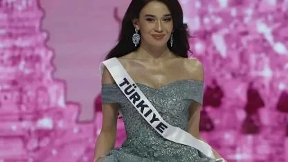 Ceren  Aslan  podyumda Türkiye'yi  en güzel şekilde taşıyor!