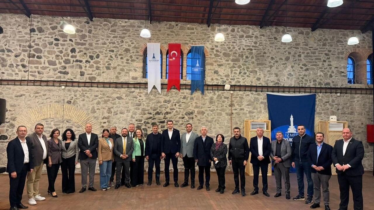 CHP İzmir&#039;de başkanlar buluşması: Hazırız, kararlıyız ve birlikte çok daha güçlü bir Türkiye’yi kuracağız!