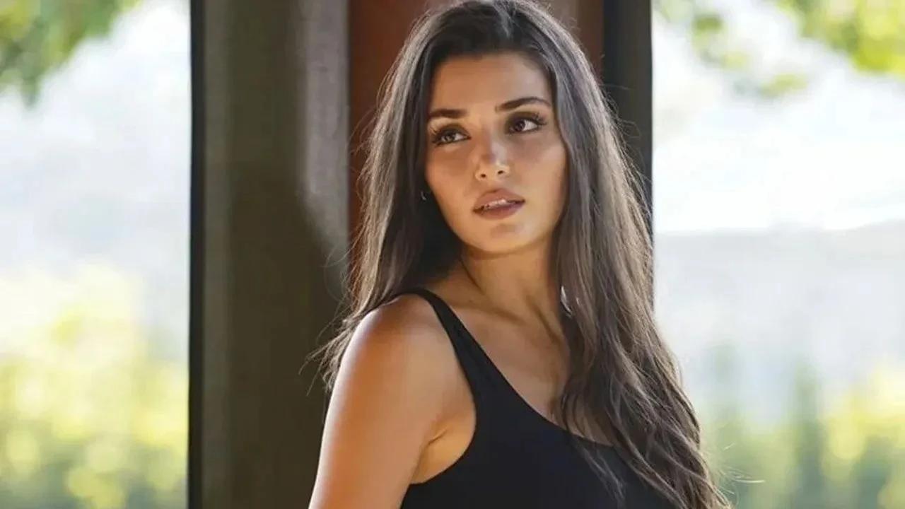 Hande Erçel &#039;İki Dünya Bir Dilek&#039; galasına damga vurdu! Saçı, makyajı ve elbisesi tam not aldı