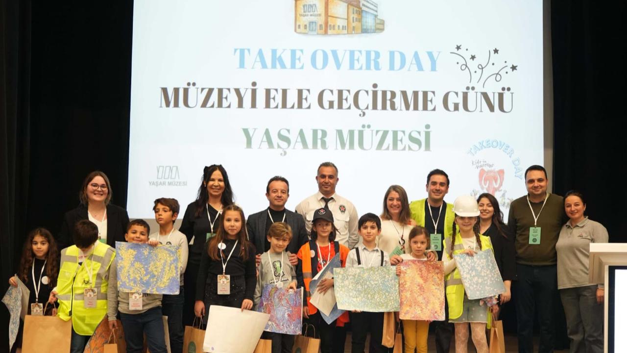 İzmir&#039;de bir ilk çocuklar müzeyi yönetti.