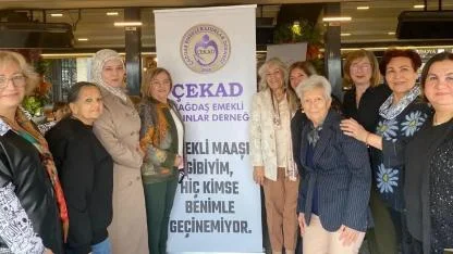 İzmir'de emekli kadınlar dayanışma için buluştu