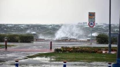 İzmir’de gök gürültülü sağanak alarmı: Meteoroloji ilçe ilçe uyardı.