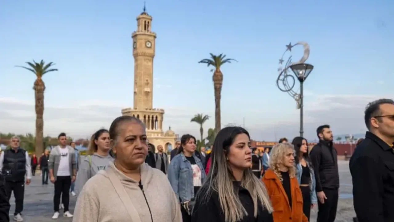 İzmir&#039;de hayat 9&#039;u 5 geçe durdu!