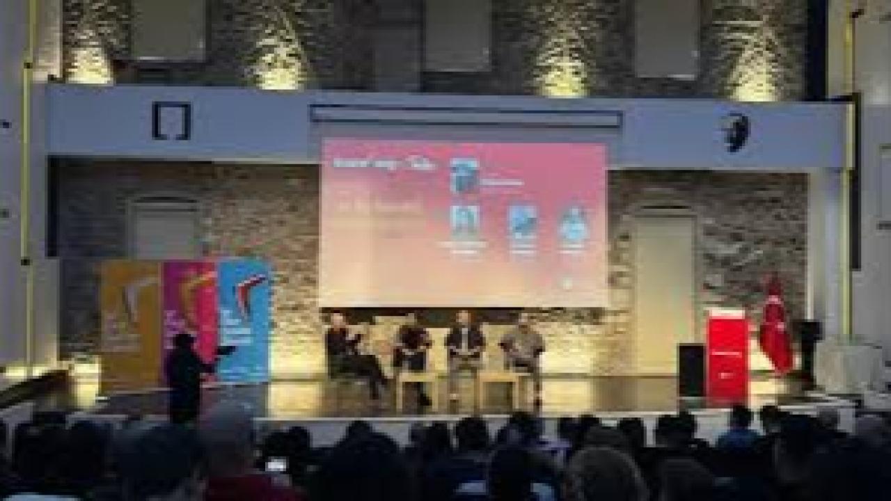 İzmir&#039;e yıllar sonra geri gelen Bumerang Ödülleri diikat çekti.