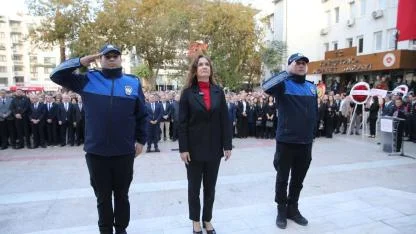 Karşıyaka tek yürek oldu, Ata’ya selam durdu!