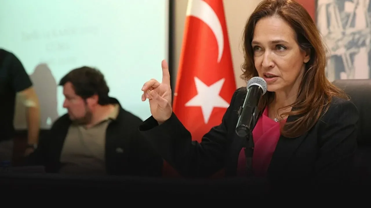 Karşıyaka’da &#039;Tekstil Günleri&#039;nin yeri değişti... Ünsal sebebini göz yaşları ile anlattı