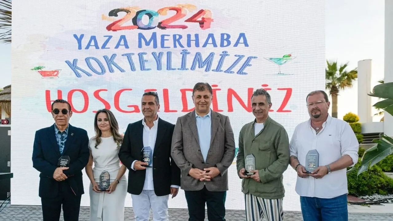 llandı. “Çeşme ile ilgili üzerime düşeni yapacağım” Çeşme Belediye Başkanı Lal Denizli’nin Çeşme’ye gözü gibi bakacağına bir kez daha emin olduğunu dile getiren Başkan Tugay, “Ben de İzmir Büyükşehir Belediyesi’nin yetki ve sorumlulukları çerçevesinde