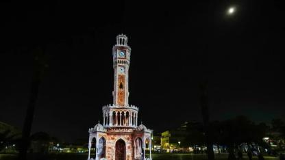 Saat Kulesi dijital sanatla ışıklandı
