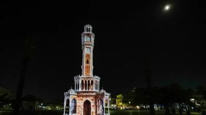 Saat Kulesi dijital sanatla ışıklandı