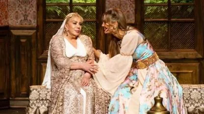 Sahne krizi büyüyor: Mine Koşan '7 Kocalı Hürmüz' müzikalinden çıkarılmasını yargıya taşıdı