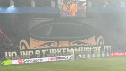 Tartışmalı Pankart için ilk açıklama!