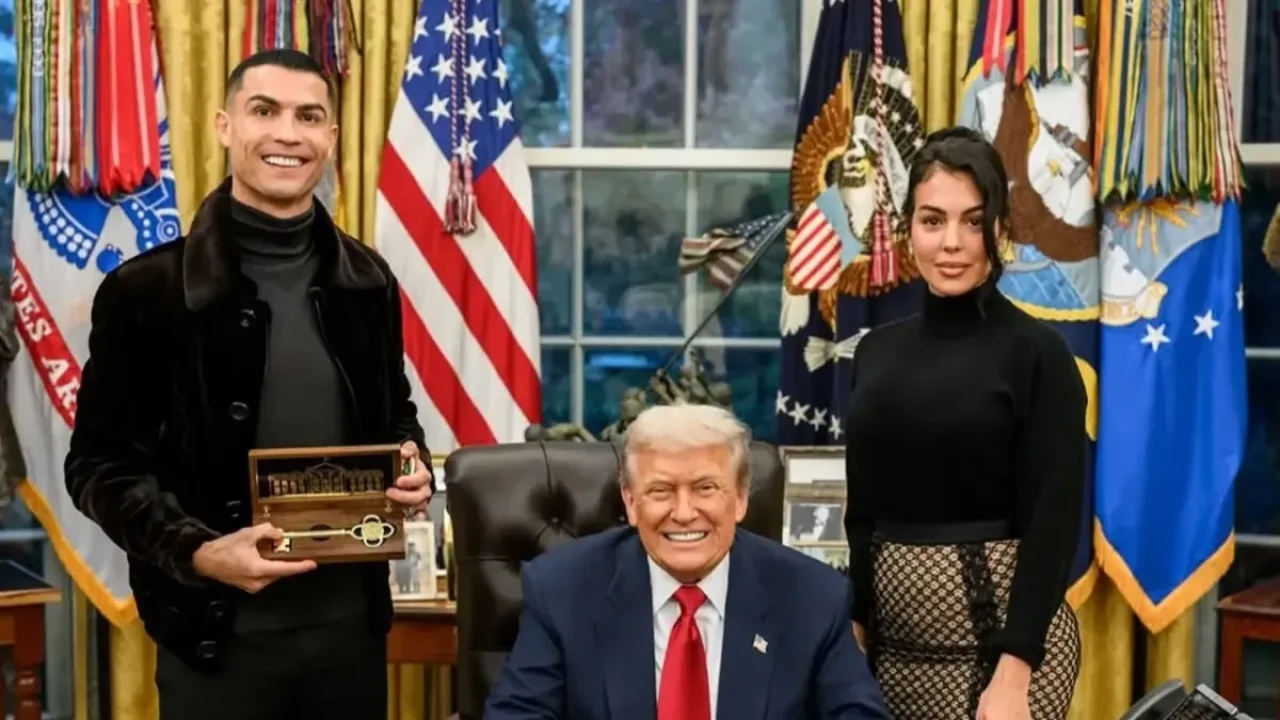 Trump, Ronaldo ve ailesini Oval Ofis&#039;te ağırladı