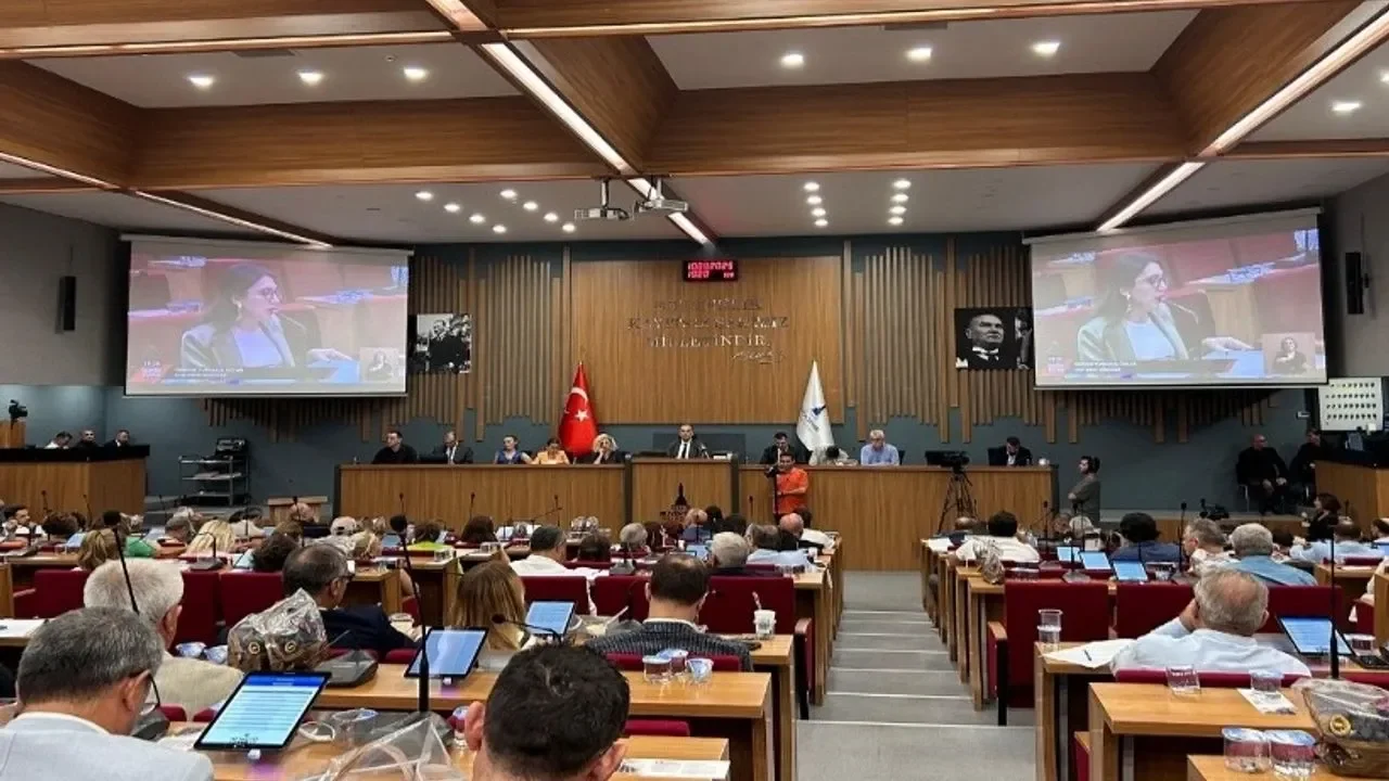 Tugay’ın çalışma sistemi meclis gündeminde: AK Parti’den soru önergesi