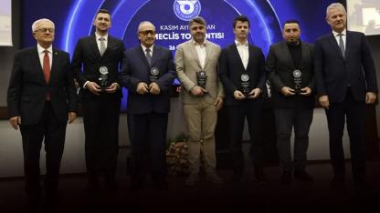 Yılın en çok büyüyen İzmirli firmaları belli oldu: Plaketlerini Özgener verdi!