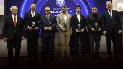 Yılın en çok büyüyen İzmirli firmaları belli oldu: Plaketlerini Özgener verdi!