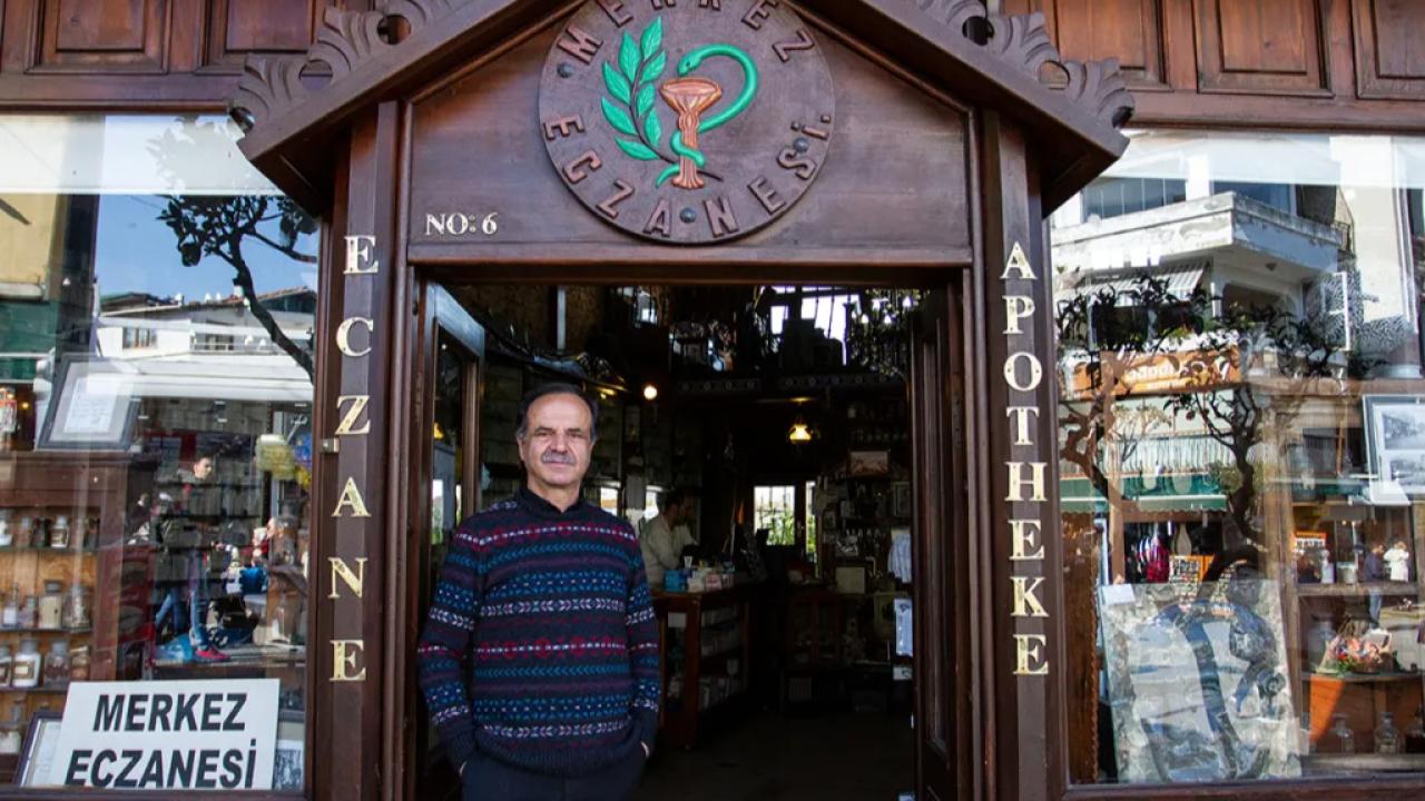 150 Yıllık Mirasın Adası: Büyükada’nın şifa kapısı olan merkez eczanesi hizmetine devam ediyor